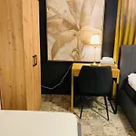 Ξενοδοχείο με διαμερίσματα & Zala Near Airport 4*