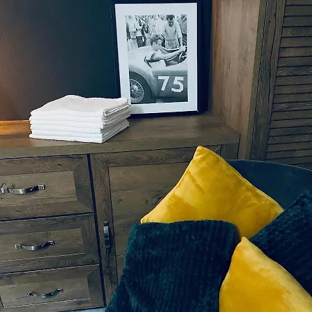 Ξενοδοχείο με διαμερίσματα Rooms & Apartment Zala Skier-Friendly Near Cable Car 3*