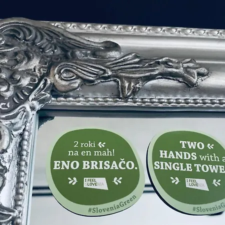 Rooms & Apartment Zala Near Airport & Cable Car アパートホテル