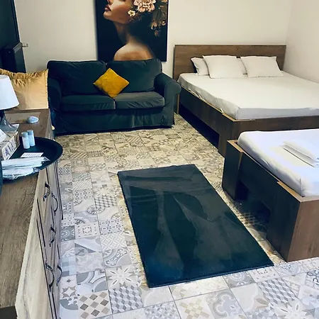 Ξενοδοχείο με διαμερίσματα Rooms & Apartment Zala Skier-Friendly Near Cable Car 3*