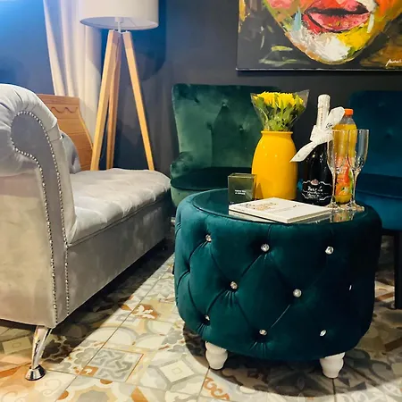 Rooms & Apartment Zala Near Airport & Cable Car アパートホテル ツェルクニェ・ナ・ゴレニスケム