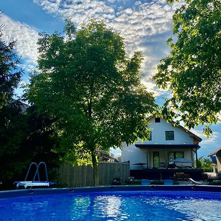 Ξενοδοχείο με διαμερίσματα Rooms & Apartment Zala Skier-Friendly Near Cable Car 3*