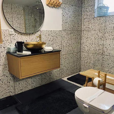 アパートホテル Rooms & Apartment Zala Near Airport & Cable Car