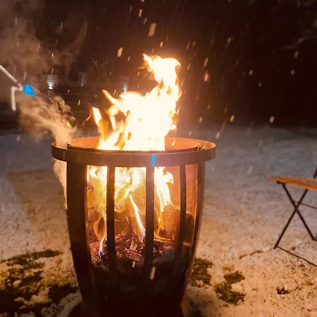 Rooms & Apartment Zala Near Airport & Cable Car アパートホテル