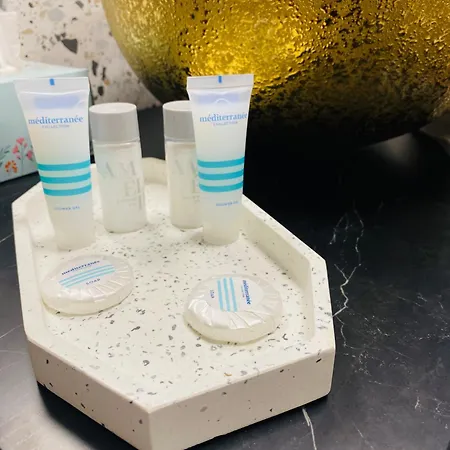 Rooms & Apartment Zala Near Airport & Cable Car アパートホテル