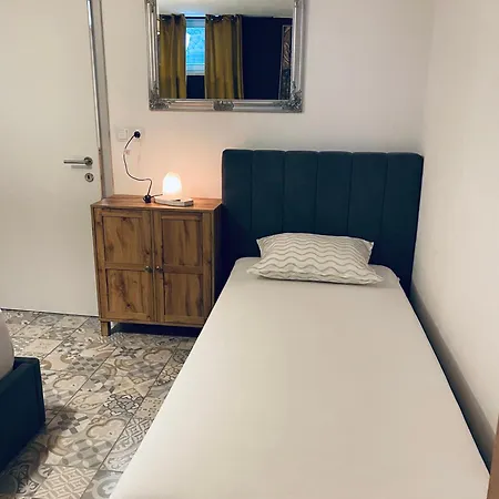 & Zala Air-conditioned Near Airport 4* 戈雷尼斯卡地区采尔克列