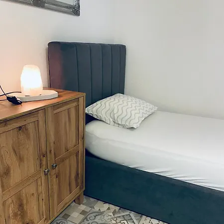 公寓式酒店 & Zala Air-conditioned Near Airport 4*
