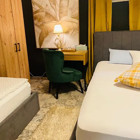 & Zala Air-conditioned Near Airport 公寓式酒店 4*