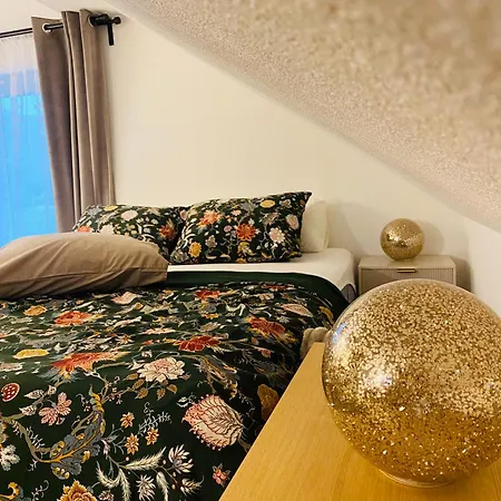 & Zala Air-conditioned Near Airport 公寓式酒店