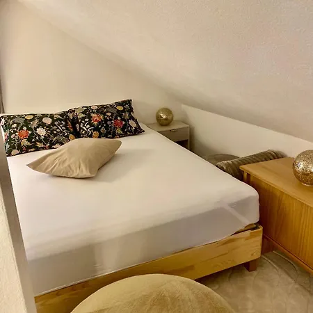 & Zala Air-conditioned Near Airport 4*