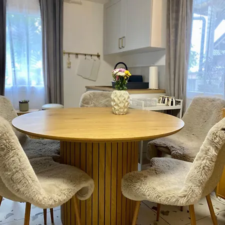 & Zala Air-conditioned Near Airport Aparthotel