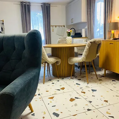 & Zala Air-conditioned Near Airport 4*