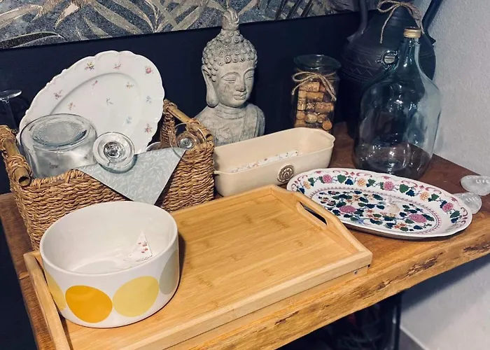 & Zala Near Airport & Cable Car מלון דירות 3*