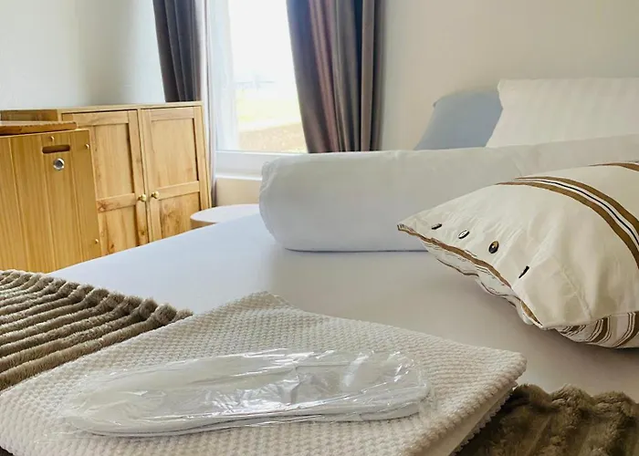 & Zala Near Airport & Cable Car צרקליה נה גורניסקם