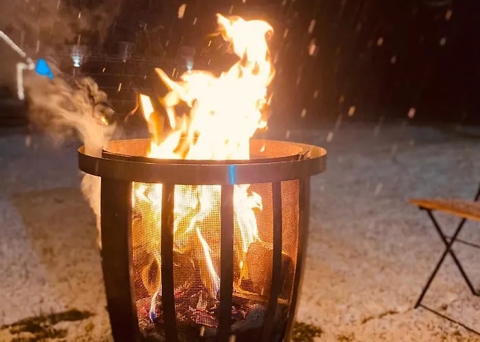 & Zala Near Airport & Cable Car מלון דירות