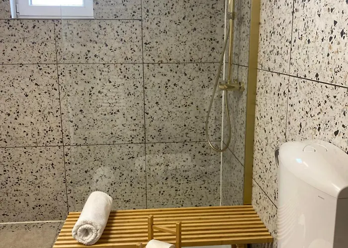 & Zala Near Airport & Cable Car Aparthotel