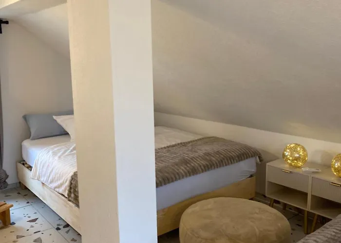 & Zala Near Airport & Cable Car Aparthotel