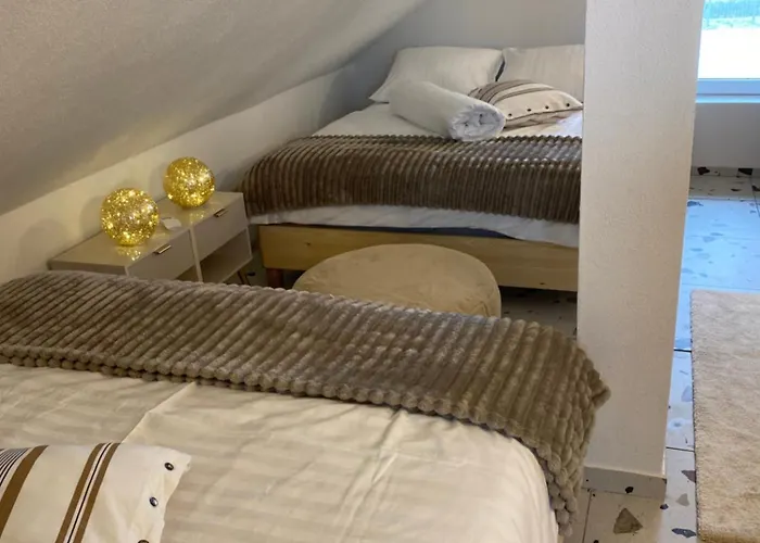 & Zala Near Airport & Cable Car מלון דירות